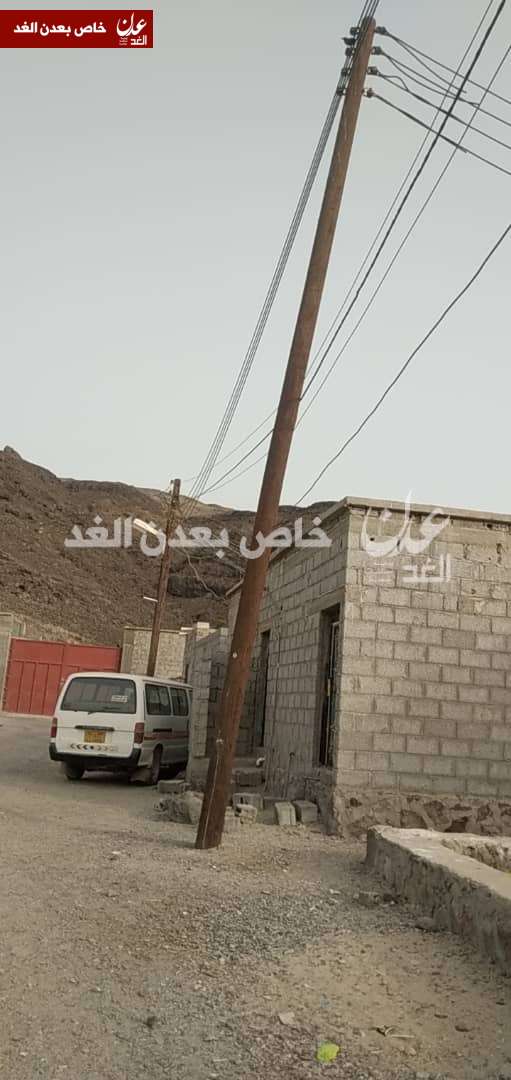 أهالي حي السنة بصلاح الدين يشكون عمود كهربائي آيل للسقوط