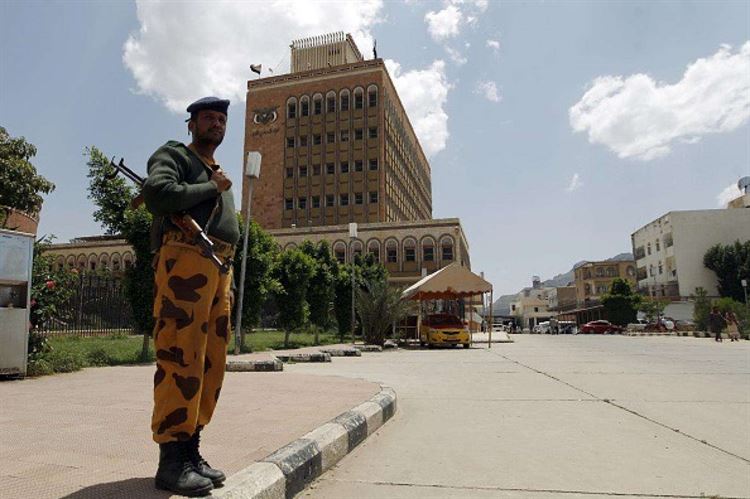 الكشف عن آخر مستجدات صرف مرتبات موظفي الدولة في صنعاء