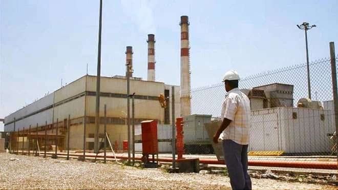 شلل يصيب مناحي الحياة في عدن بسبب انقطاعات التيار الكهربائي