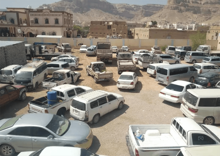 شرطة السير بوادي حضرموت تنفذ حملة مرورية في تريم لضبط المركبات والدراجات الغير مرقمة