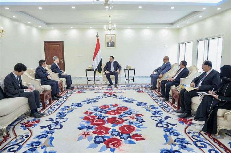 رئيس الوزراء يستقبل في عدن السفير الكوري لدى اليمن