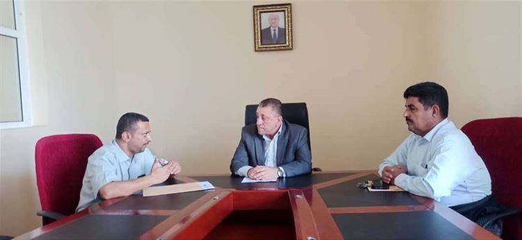 أمين عام محلي أبين يناقش مع مدير عام صندوق الرعاية الاجتماعية تعزيز نشاط الفرع
