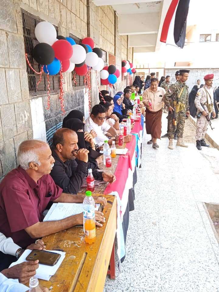 بالتنسيق مع مكتب التربية عدن .. بنك القطيبي يدعم مدرسة صلاح الدين (بنين) في البريقة بعشرة معلمين كمرحلة أولى