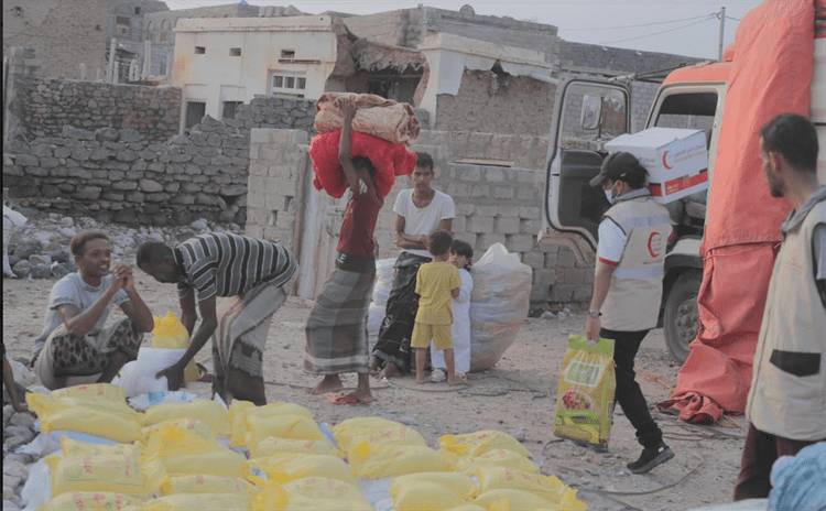 الهلال الأحمر الإماراتي يسير قافلة مساعدات إغاثية لمتضرري إعصار تيج بحضرموت(نسخة إضافية)