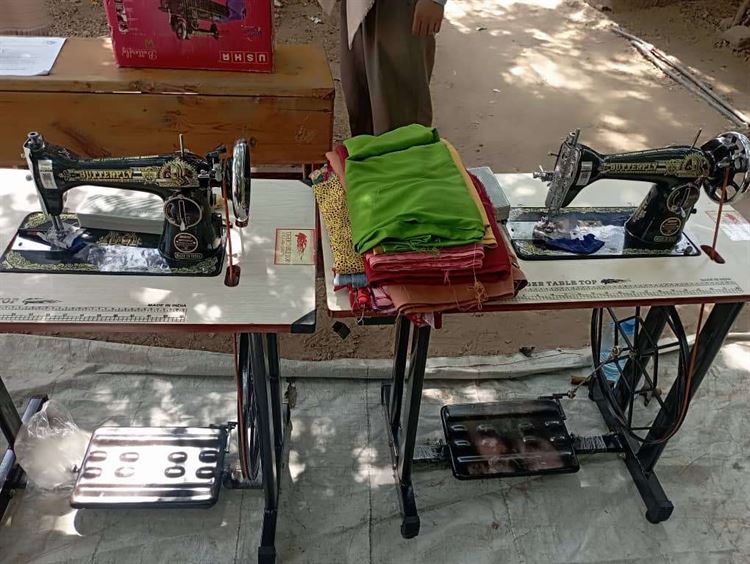 أبين .. فاعل خير يدعم جمعية المسيمير التنموية الاجتماعية في مديرية خنفر  بـ 2 مكائن خياطة