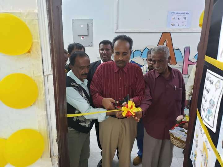 مدير عام مكتب التربية والتعليم بأبين يزور مدارس الأوائل في جعار ، و يفتتح مختبر  الروبوت التعليمي فيها