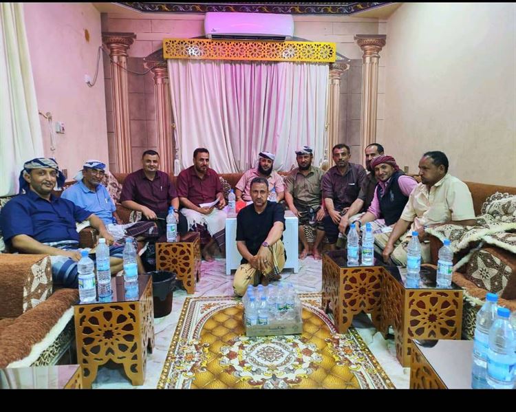 لقاء استثنائي يجمع الهيئة الإدارية لنادي العمري بالقائد كمال الحالمي