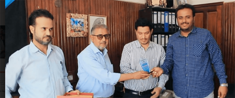 السلطة المحلية بالبريقة تكرم إدارة صندوق النظافة والعاملين بحملة إزالة الأتربة والمخلفات من الخط الرئيسي