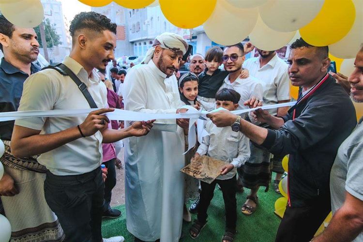 افتتاح مكتب التيم تراڤل للسفريات بعدن مع احتفالات شعبنا بأعياده الوطنية