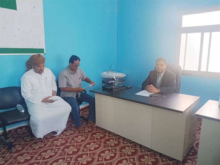 مدير عام مديرية ثمود يلتقي مدير مكتب الصحة العامة بالمديرية لمناقشة الأوضاع الصحية وحملة الرش الضبابي