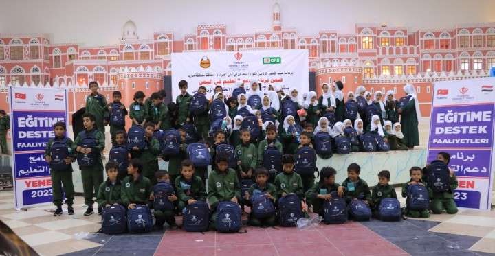 منتدى الإغاثة والبناء يدشن مشروع توزيع الحقيبة والزي المدرسي في مأرب، عدن، وتعز