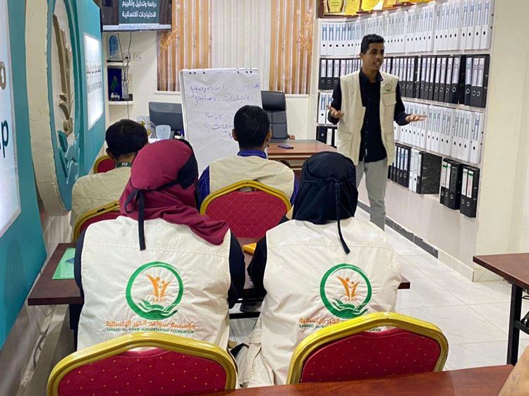 مؤسسة سواعد الخير الإنسانية تقيم جلسة نقل المعرفة لطاقمها الوظيفي في دورة تقييم وتحليل الاحتياجات الإنسانية ضمن مشروع تضامن