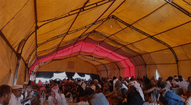 جموع غفيرة من المعزين تتوافد على مخيم عزاء فقيد الوطن الأستاذ فيصل محمود القطيبي