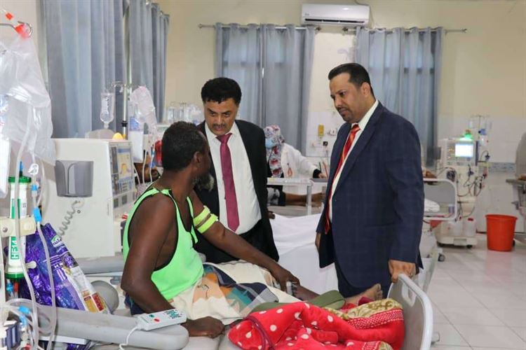 العميد السعيدي يُشيد بمستوى الخدمات الطبية في مركز غسيل الكلى وبنك الدم بمستشفى عبود العسكري