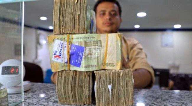 الموظفون بعدن بانتظار صرف مرتباتهم لشهر أكتوبر المنصر