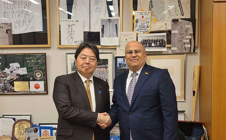 سفير اليمن لدى اليابان يبحث في البرلمان الياباني تعزيز العلاقات الثنائية وتوسعة أوجه الدعم لليمن