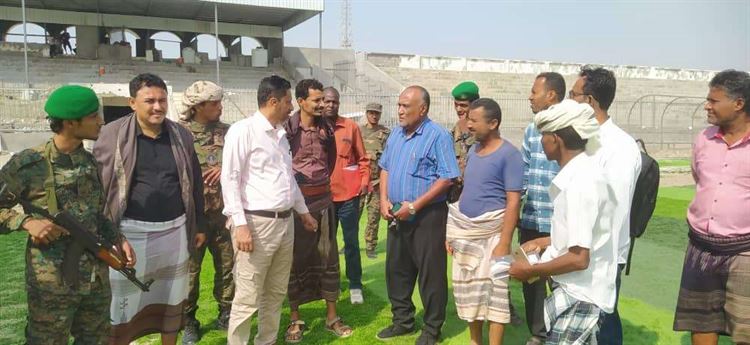 غيثان يطلع على سير العمل في ملعب الشهداء بأبين