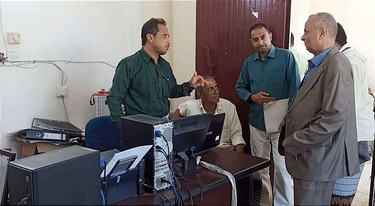 وكيل أبين الجحماء يتفقد سير العمل بمكتبي المالية والخدمة المدنية
