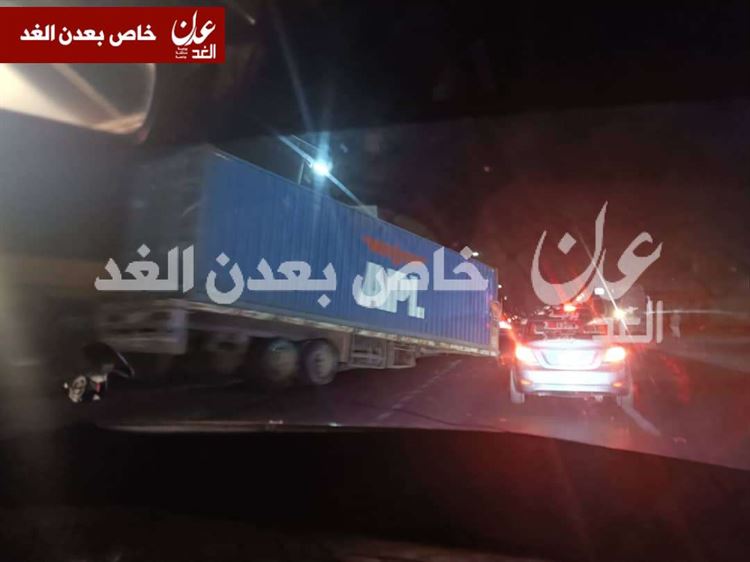 سقوط حاوية من شاحنة بكابوتا