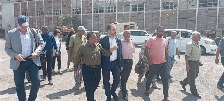 رئيس هيئة مصائد خليج عدن ووفد الصندوق الدولي للتنمية الزراعية "الإيفاد" يتفقدون ميناء الاصطياد السمكي