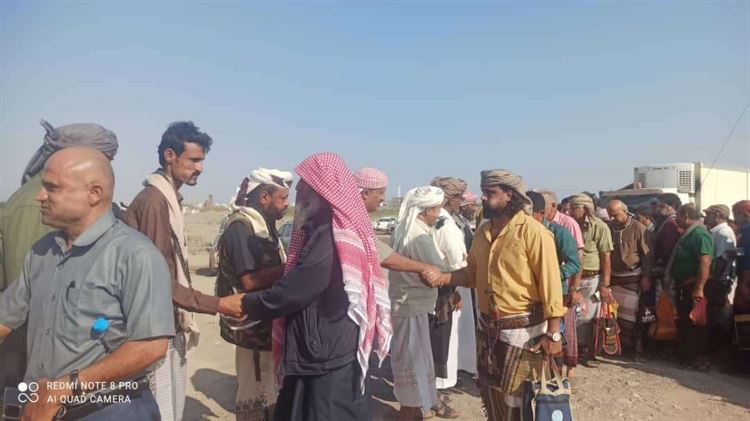 موكب من أبناء يافع وردفان يصل إلى منزل الشهيد العولقي لتقديم واجب العزاء برحيله