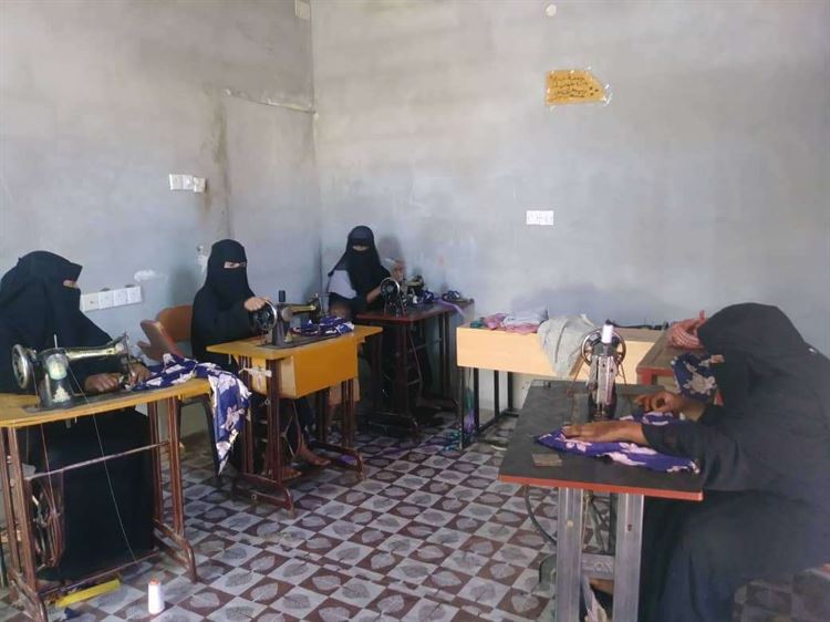 أبين .. جمعية خديجة بنت خويلد تنفذ دورة خياطة في مقر الجمعية