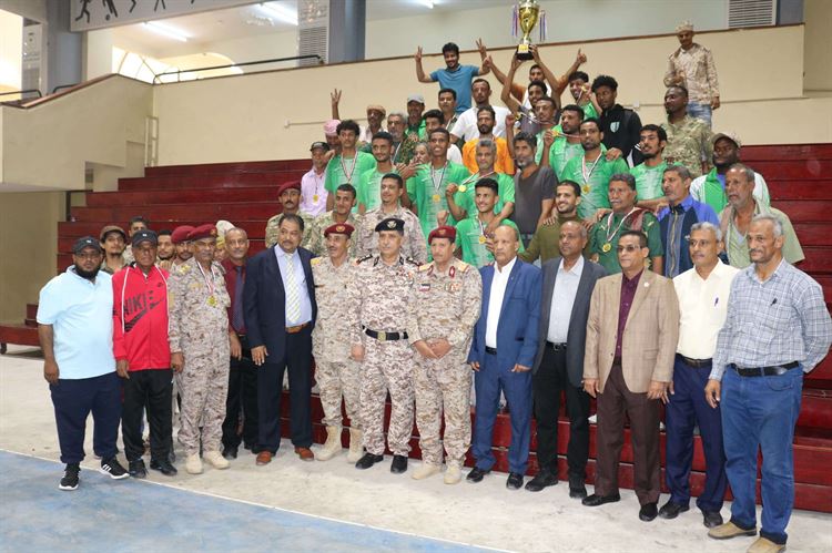 بحضور قايد القوات البحرية ووكيل وزارة الشباب .. القاعدة الادارية تتوج ببطولة وزارة الدفاع لكرة الطائرة ومحور أبين وصيفاً