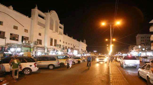 حادث مروري يصيب مواطنا بالشيخ عثمان بإصابات بليغة