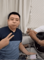 حصل أم لا؟.. قائد السفينة المخطوفة "يخزّن القات"  مع الحوثيين