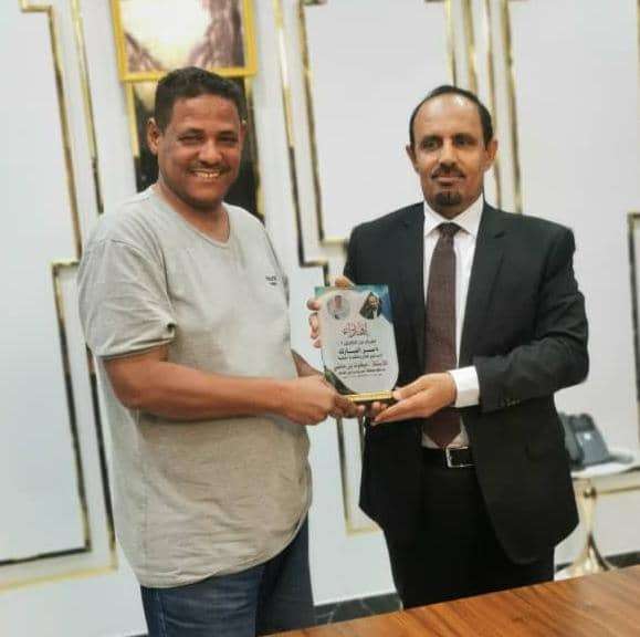 الكابتن عمر البارك يشيد بجهود محافظ حضرموت الداعمة لمنتخب الناشئين