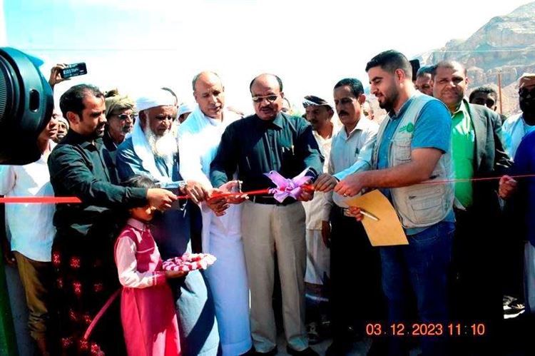 الوكيل التميمي والدكتور العمودي يدشنان استلام مشروع بناء وتأثيث الوحدة الصحية بمنطقة المخيبية بمديرية السوم