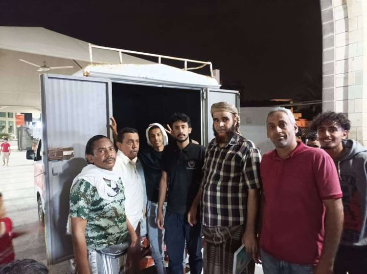 برعاية الزهري.. السلطة المحلية بخور مكسر تسلم منظومة طاقة شمسية متكاملة لمسجد البيحاني بالمديرية