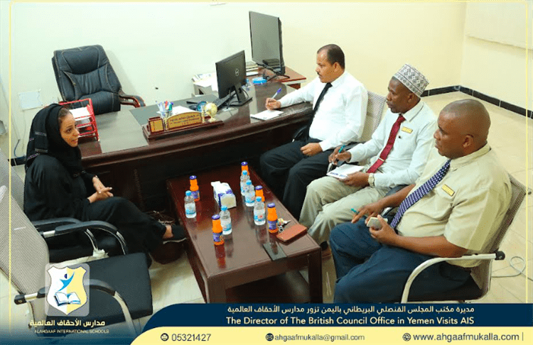 مديرة مكتب المجلس القنصلي البريطاني باليمن تزور مدارس الاحقاف العالمية بالمكلا