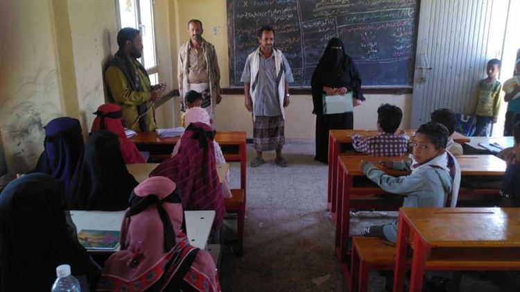 رئيس انتقالي كرش يطّلع على سير أداء الامتحانات بمدرسة الشهيد هاشم الفلاحي