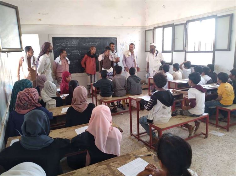 مدير مكتب التربية والتعليم بالوضيع يدشن امتحانات الفصل الدراسي الاول