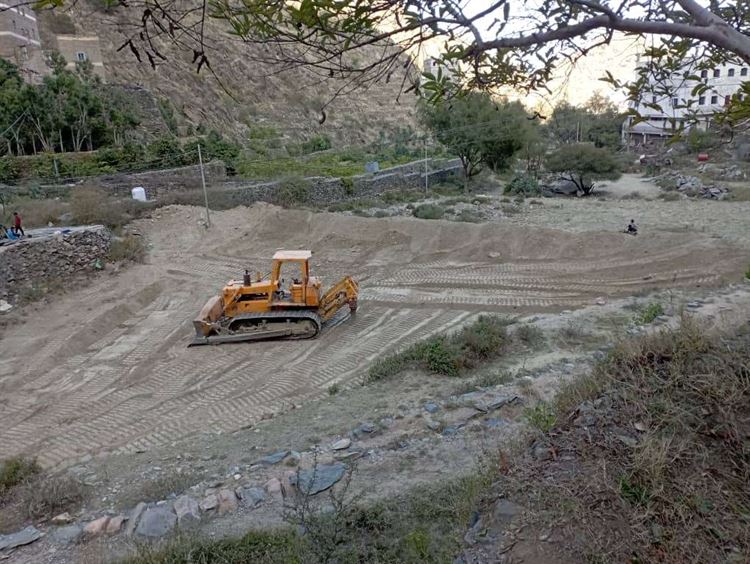 صيانة طريق وادي شعب العرمي بيافع رصد التي تتعرض للجرف والانقطاع سنوياً بسبب مخلفات طريق لسيان