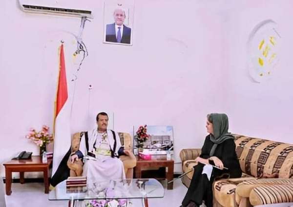 "الغذاء العالمي" يعتزم ضم مئات الأسر النازحة في مأرب لقوائم المساعدات الغذائية