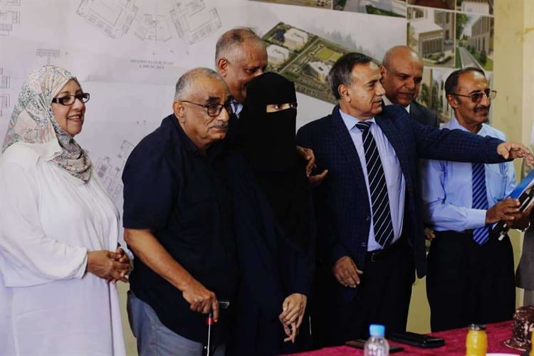بحضور رئيس جامعة عدن.. مناقشة مشروع تخرج تصميم مبنى كلية التمريض بالجامعة