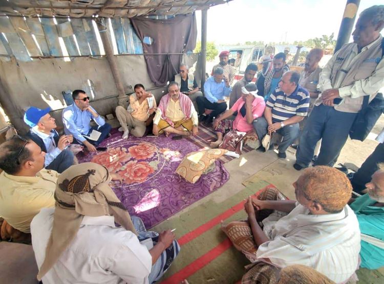 فريق من منظمة الفاو يلتقي ويزور مزارعي انتاج البذور في لحج