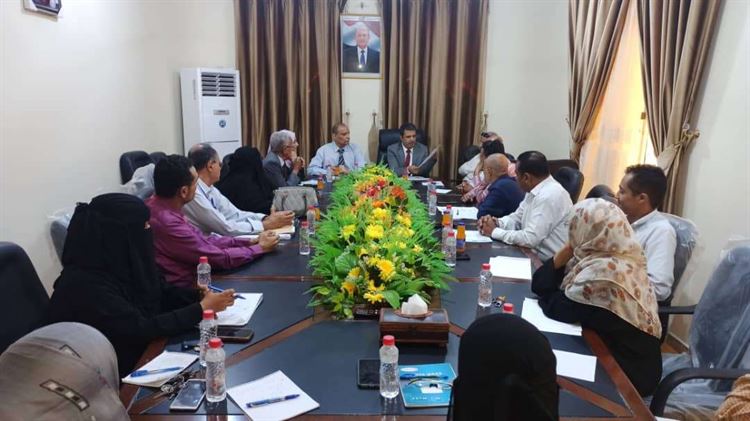 اجتماع بين رئيس هيئة المواصفات والمقاييس ومدير عام جمرك مطار عدن بشأن آلية تنظيم صادرات الذهب والمعادن الثمينة