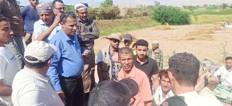 محافظ أبين يقوم بجولة ميدانية لتفقد أعمال شق الطرقات لمشروع سد حسان الاستراتيجي بمديرية خنفر