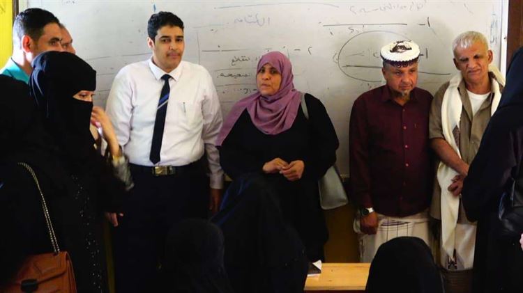 اكثر من الفي دارس في فصول محو الامية بلحج يخوضون امتحانات هذا العام