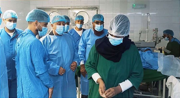 أمين عام محلي أبين يدشن مخيم جراحة العيون المجاني بمستشفى الرازي العام