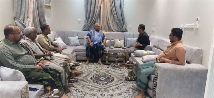 رئيس نادي نصر بروم الرياضي يقوم بزيارة الشخصية الإجتماعية الشيخ صالح عبدالرحيم بامزاحم