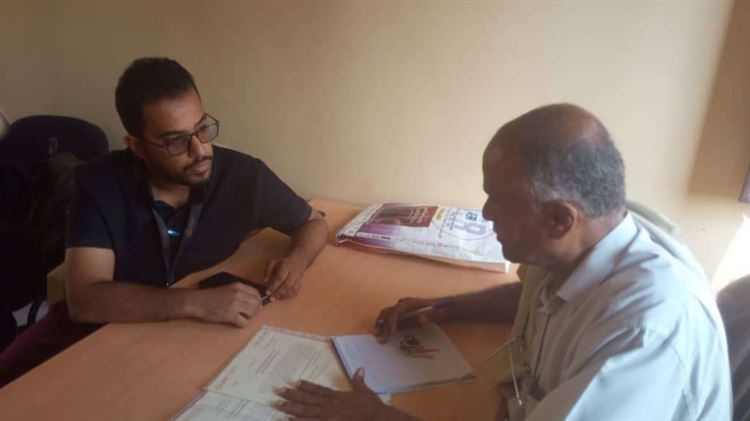 أبين .. مدير مكتب التخطيط خنفر يلتقي بالضابط الميداني لمنظمة كير ويناقش تدخلات المنظمة في المديرية