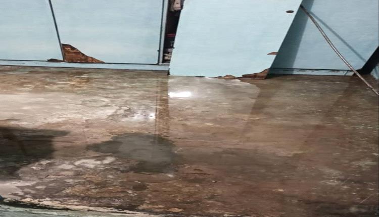 
منازل الأهالي بحي ملقاط بالممدارة تغرق بمياه الصرف الصحي  