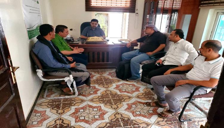 مدير مؤسسة التأمينات الاجتماعية بالضالع يستقبل في مكتبه مديري الشؤون القانونية والصحة