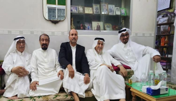 السلطان القعيطي والكثيري وبن هرهره والشيخ اليوسفي يقدمون واجب العزاء للسلطان فيصل بن سرور بوفاة ابنته