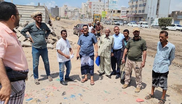 مدير عام المنصورة يشيد بجهود صندوق صيانة الطرق بتنفيذ الأعمال العاجلة لصيانة مشاريع الطرق
