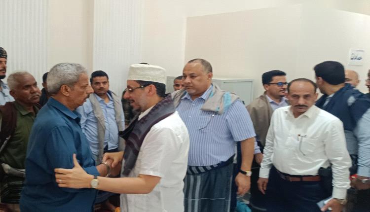 رئيس الوزراء واعضاء الحكومة وجموع غفيرة من القيادات الرسمية والشعبية يقدمون واجب العزاء لمحافظ لحج بوفاة نجله